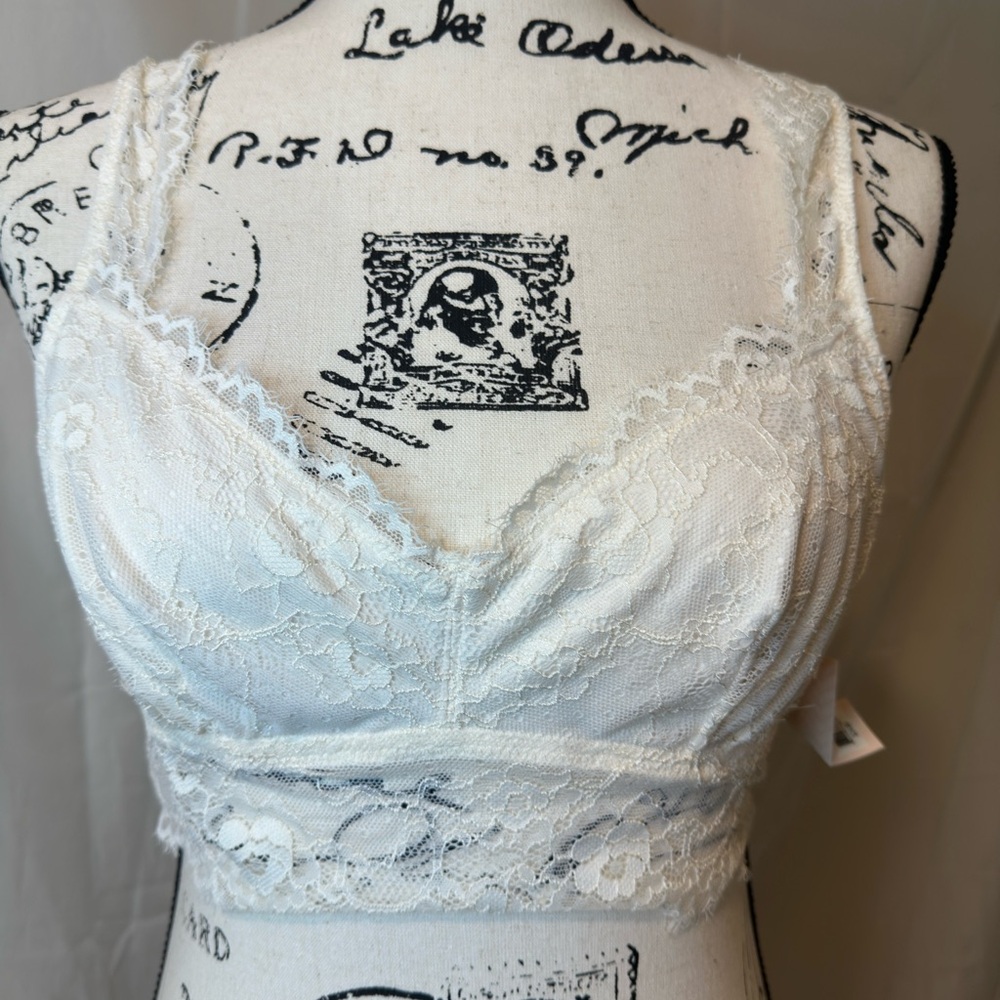 2/$20 🎀 Candie's Cream Lace Bralette